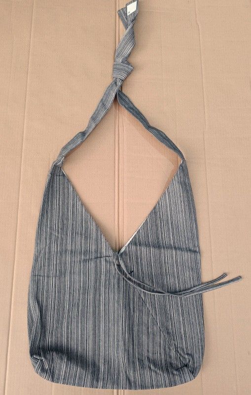 GRAYE One-piece Tsuno Bag (UNISEX) (Category: Sling Bags) located in Bacoor. Submitted by nineties_kid (Listing ID 1470292222, Image 3). Description: GRAYE One-piece Tsuno Bag *Singaporean brand *Color: Gray *Reversible -Yung main photo po is just a sample kung gaano kalaki yung bag. _________________________ -Modes Of Delivery: J&T/Lalamove/ LBC (Cash on Pick-up/COD) -Meet-up (Bacoor Cavite Area/Mandaluyong-Shaw,Hulo,Makati Ave) -Modes Of Paymen