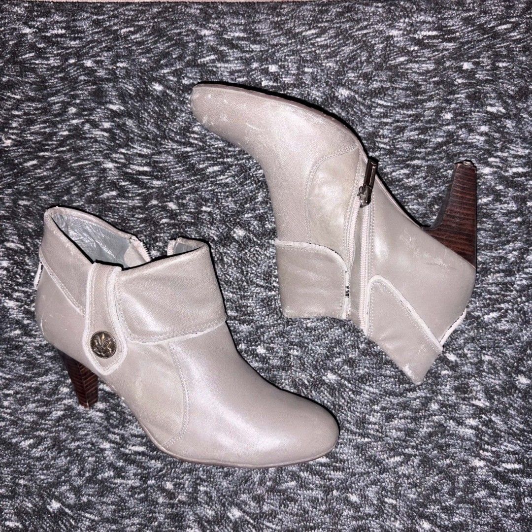 Grey Ankle Boots with Wooden Heels (Category: Boots) located in Manila. Submitted by youresovaiineee (Listing ID 1470259649, Image 3). Description: 37 (23.5) BUT CAN FIT 38.5 - Honest issue: may mga bakbak na sa linings ng leather - Zipper is working - Cover heel is missing ❗️❗️CAN NEGOTIATE ❗️❗️ pm for mo pictures .