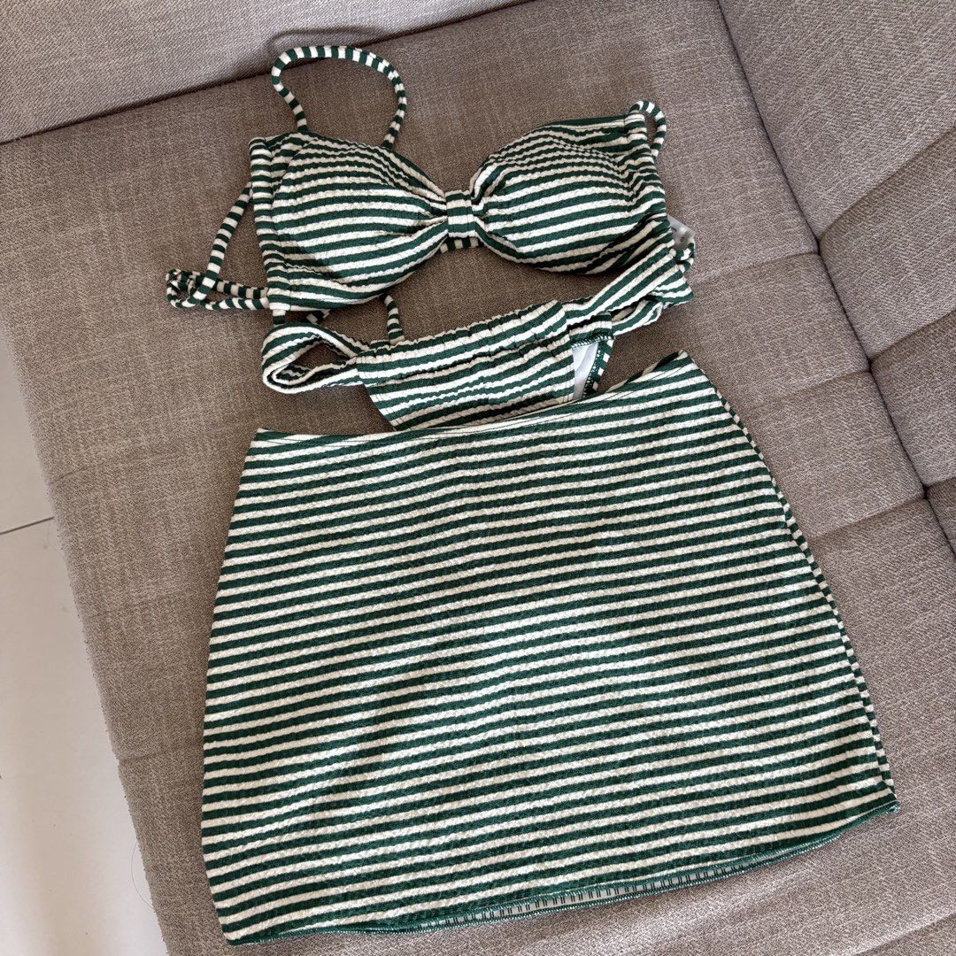 GRID GREEN BIKINI (Category: Bikinis & Swimsuits) located in Pasig City. Submitted by _jinwifeu_ (Listing ID 1470219838, Image 1). Description: 📏 xsmall to small only 📍 ortigas, pasig 💸 maribank,bdo, gcash, maya 🚚 same day delivery (lalamove, grab etc).