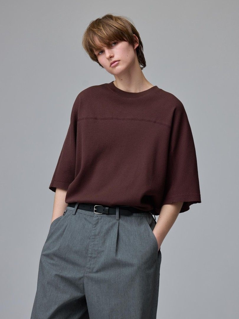 GU × UNDERCOVER Dry Waffle (Category: Tshirts & Polo Shirts ) located in San Jose. Submitted by dripdropph22 (Listing ID 1470160329, Image 1). Description: GU × UNDERCOVER Dry Waffle Oversized T-Shirt 2026 Spring/Summer collection 399+sf GU x Undercover Modern Waffle Knit T-Shirt This piece originates from the popular modern collaboration between Japanese fast-fashion retailer GU and Jun Takahashi's legendary label Undercover. Combining Takahashi