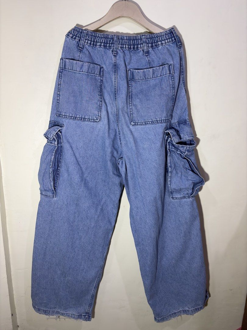GU Baggy Denim Cargo Pants (Category: Joggers) located in Lapu Lapu. Submitted by ogimsthrift (Listing ID 1470270541, Image 3). Description: GU Baggy Denim Cargo Pants Size Small on tag Dimensions: W - 30 -36 L - 40.5 Hem - 11 Price: 600 + sf Loc: Lapu - lapu City, Cebu.