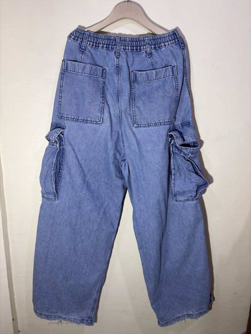 GU Baggy Denim Cargo Pants (Category: Joggers) located in Lapu Lapu. Submitted by ogimsthrift (Listing ID 1470270541, Image 2). Description: GU Baggy Denim Cargo Pants Size Small on tag Dimensions: W - 30 -36 L - 40.5 Hem - 11 Price: 600 + sf Loc: Lapu - lapu City, Cebu.