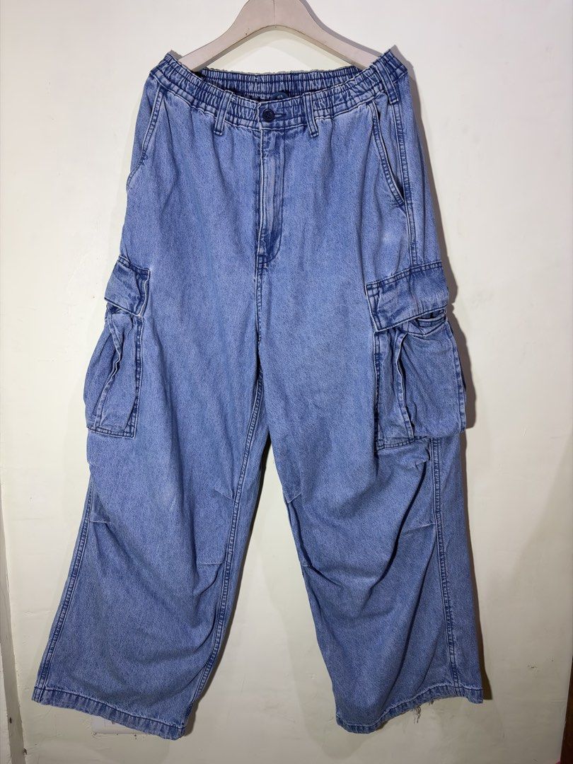 GU Baggy Denim Cargo Pants (Category: Joggers) located in Lapu Lapu. Submitted by ogimsthrift (Listing ID 1470270541, Image 1). Description: GU Baggy Denim Cargo Pants Size Small on tag Dimensions: W - 30 -36 L - 40.5 Hem - 11 Price: 600 + sf Loc: Lapu - lapu City, Cebu.