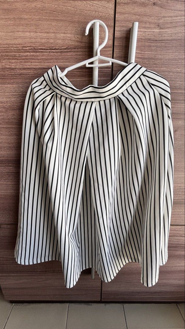 GU Black and White Striped Skirt (Category: Skirts) located in Makati City. Submitted by jules000 (Listing ID 1470200440, Image 1). Description: - Brand: GU - Condition: Brand new with tags (BNWT) - Style: Black and white striped skirt - Size: M (Waist: 65cm) - Material: 99% polyester, 1% polyurethane (100% polyester lining) - Closure: Back zipper.