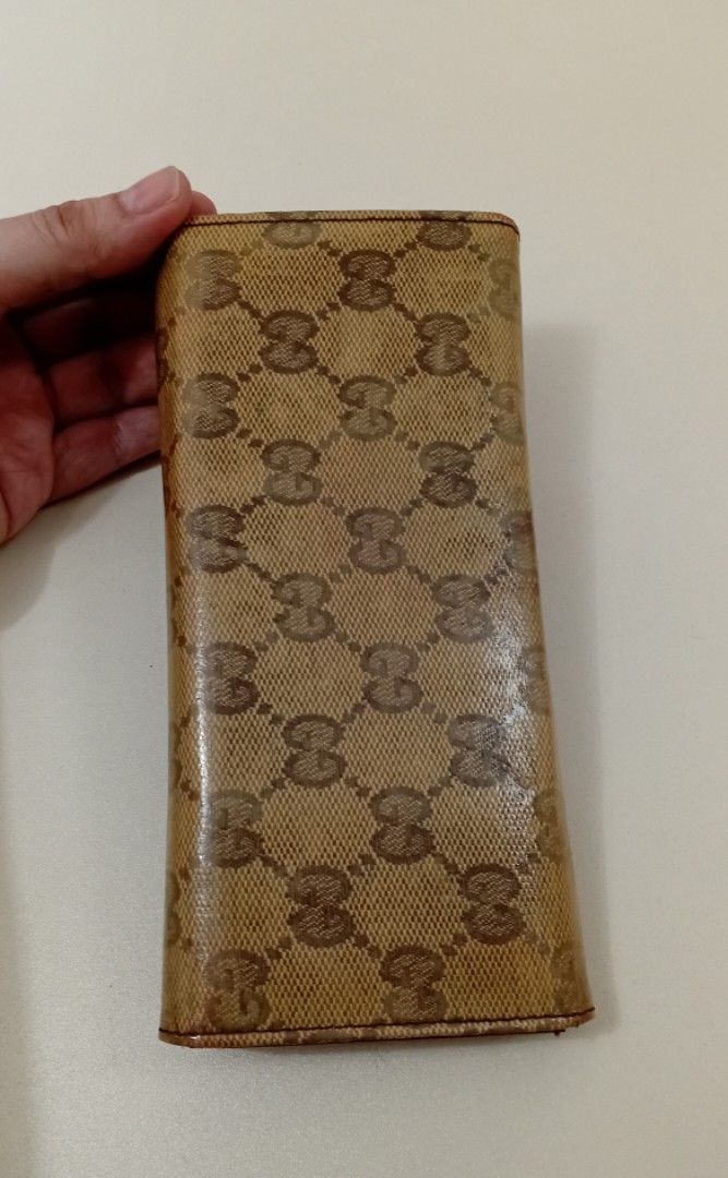 Gu cci Monogram long wallet with crest clasp (Category: Luxury Bags & Wallets) located in Manila. Submitted by eriiicaspage (Listing ID 1470278247, Image 3). Description: PreOwned WellUsed Gucci monogram long wallet in classic beige and brown canvas - Luxurious brown leather interior with multiple card slots and cash compartments - Secure snap button closure with silver-toned hardware and black enamel Gucci crest logo centerpiece - Classic trifol
