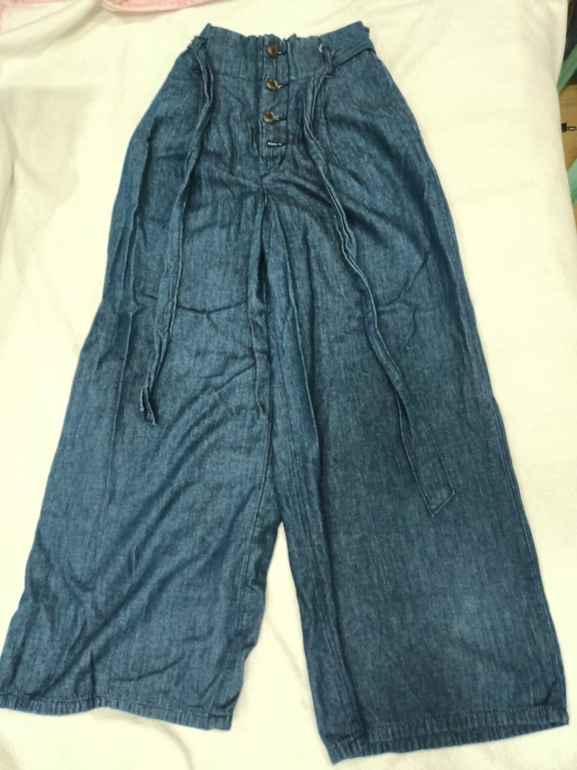 GU Denim Culottes Pants with Belt Size S (Category: Jeans) located in Manila. Submitted by jollynest24 (Listing ID 1470286641, Image 1). Description: - Brand: GU - Style: Denim culottes / High-waisted paperbag with wide-leg cut - Size: S - Material: 100% cotton - Details: Front button placket, matching waist tie - Condition: Like New - Versatile and comfy, easy to match with different tops - Sampaloc Manila - Gcash ( MOP).