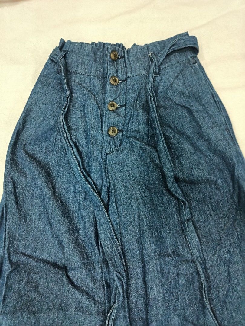 GU Denim Culottes Pants with Belt Size S (Category: Jeans) located in Manila. Submitted by jollynest24 (Listing ID 1470286641, Image 2). Description: - Brand: GU - Style: Denim culottes / High-waisted paperbag with wide-leg cut - Size: S - Material: 100% cotton - Details: Front button placket, matching waist tie - Condition: Like New - Versatile and comfy, easy to match with different tops - Sampaloc Manila - Gcash ( MOP).