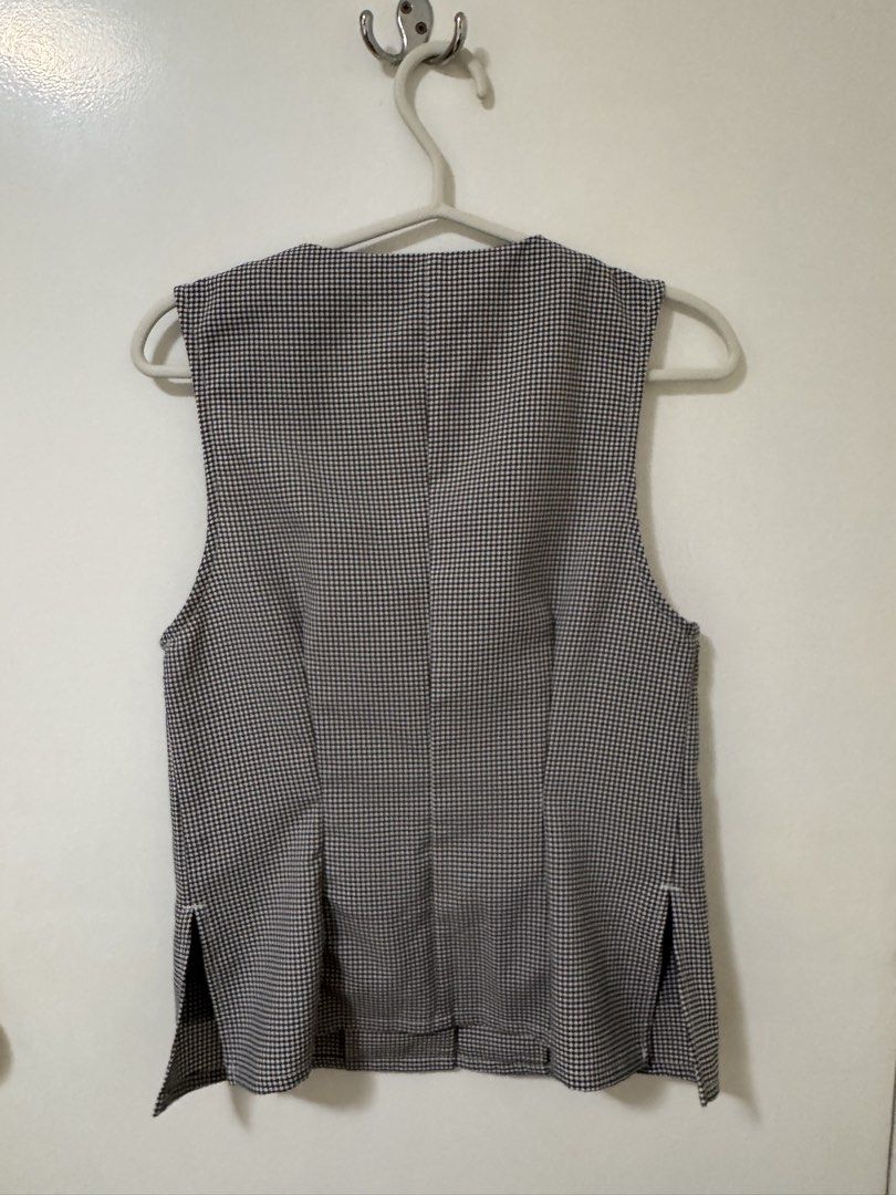 GU Gingham Check Womens Vest (Category: Coats, Jackets and Outerwear) located in Mandaluyong City. Submitted by axos723 (Listing ID 1470309651, Image 2). Description: ➡️Please read item description carefully below (click read more 👇) ➡️Personal Preloved ➡️Item is AVAILABLE ➡️Guaranteed 💯 %Authentic ➡️1-Day Reservation only ➡️First to pay gets the item ➡️For SURE BUYERS only please. -Price: P380 +SF -Brand: GU -Size: Medium (fits XS to Small fra