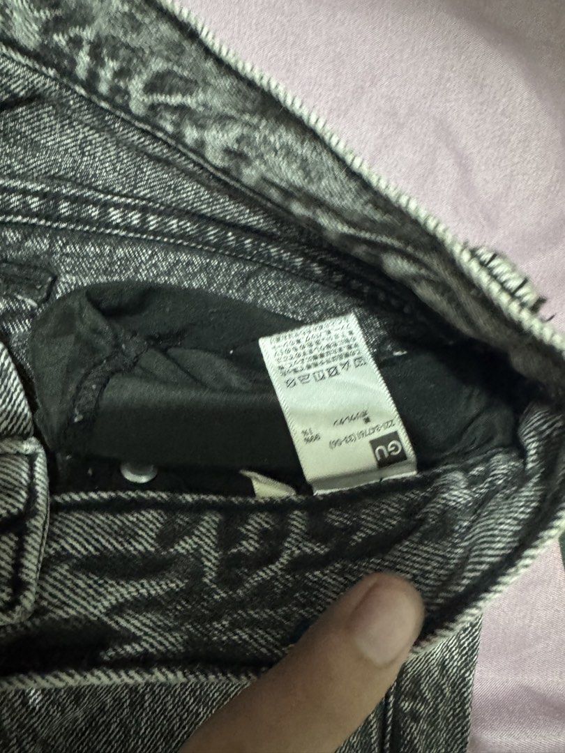 GU Low-rise baggy jeans (Category: Jeans) located in Marilao. Submitted by yuzokii (Listing ID 1470185657, Image 3). Description: GU Low-rise baggy jeans Dimes 27-28 x 38 hem 10 Medium on tag Excellent condition 800 plus sf.