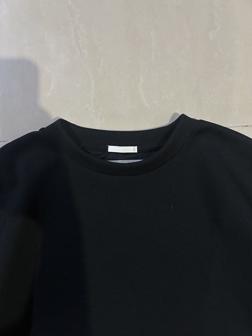 GU Men's Double Face Pullover Size S (Category: Longsleeves) located in San Fernando. Submitted by thrift_lang_ni_kim (Listing ID 1470331354, Image 2). Description: ⬇️ DETAILS ⬇️ GU Men’s Double Face Pullover Size S DIMENSIONS (INCHES) Width:21 Length:26 Best fit: M to L Color rate:9.5/10 Condition/Issue:Excellent condition Mine: ₱350 Minimum increment: ₱50 Already washed and ready to wear. 📌 Please check all photos carefully for any flaws or is