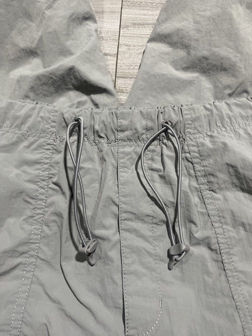 GU parachute nylon pants (adjustable leg hole) (Category: Joggers) located in Bacolod City. Submitted by bnta_bounce (Listing ID 1470235918, Image 3). Description: Flaws: none Length 41 Waist 29-35 Leg hole 10.