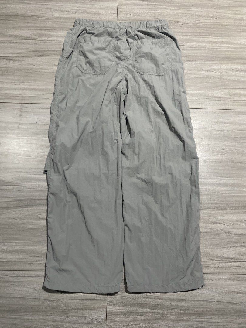 GU parachute nylon pants (adjustable leg hole) (Category: Joggers) located in Bacolod City. Submitted by bnta_bounce (Listing ID 1470235918, Image 2). Description: Flaws: none Length 41 Waist 29-35 Leg hole 10.