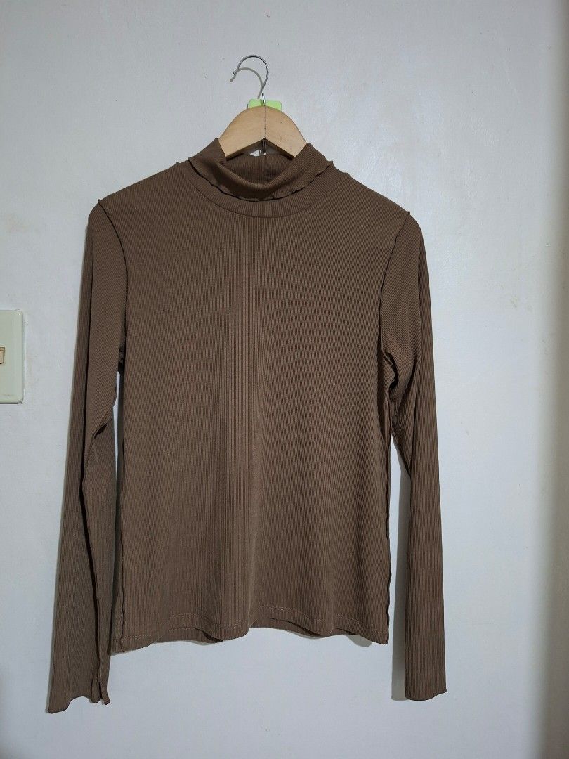 GU turtleneck L (Category: Longsleeves) located in Subic. Submitted by petitecorner22 (Listing ID 1470292163, Image 2). Description: no more haggling please.
