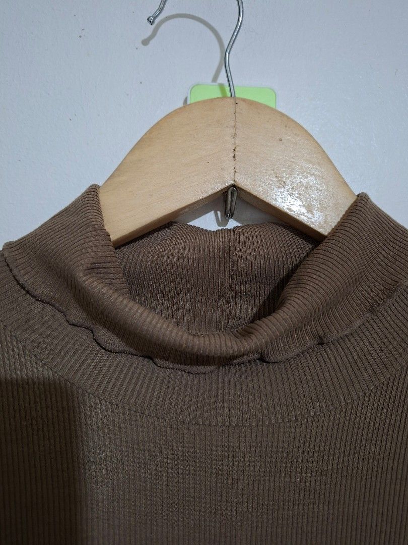 GU turtleneck L (Category: Longsleeves) located in Subic. Submitted by petitecorner22 (Listing ID 1470292163, Image 3). Description: no more haggling please.