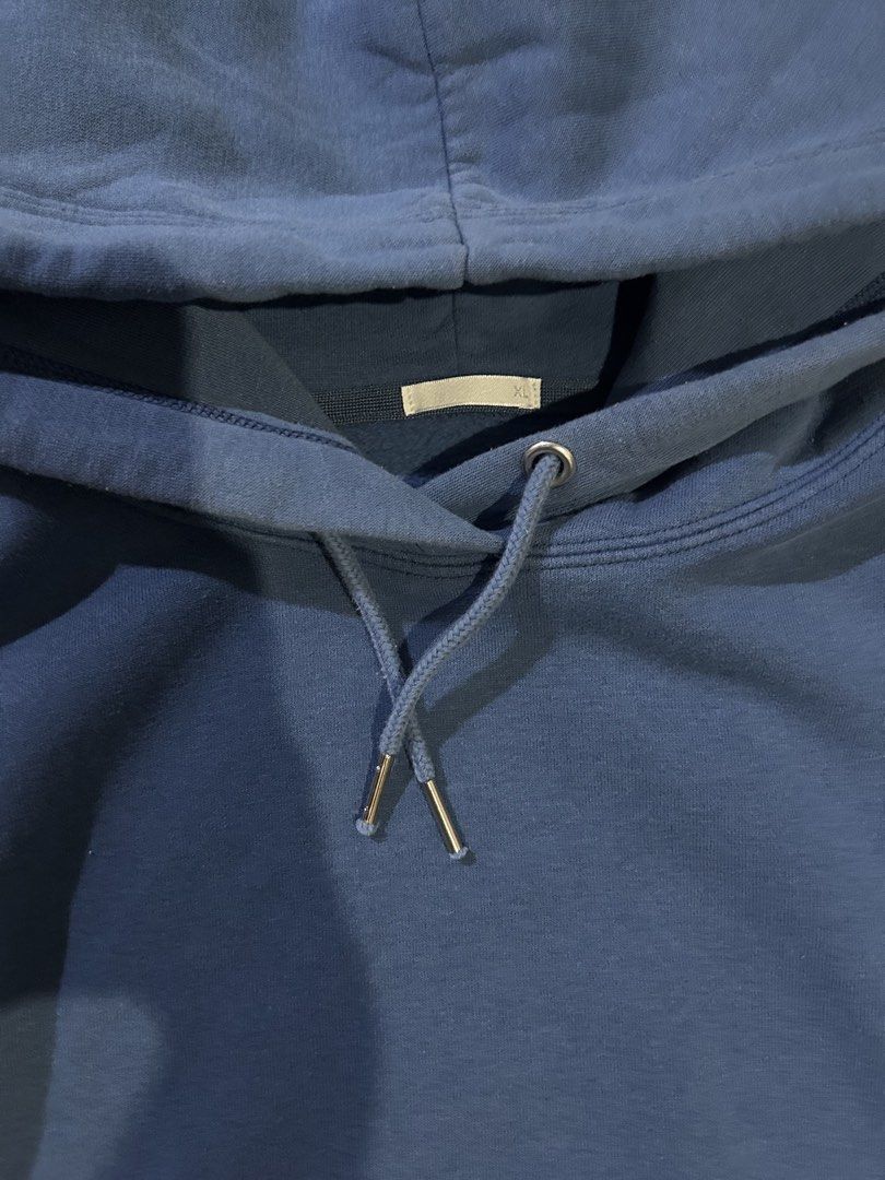 GU x Uniqlo Blue Pullover Hoodie (Category: Coats, Jackets and Outerwear) located in San Fernando. Submitted by thrift_lang_ni_kim (Listing ID 1470326870, Image 3). Description: ⬇️ DETAILS ⬇️ GU x Uniqlo Blue Pullover Hoodie DIMENSIONS (INCHES) Width:21.5 Length:22 Best fit: M to L (cropped fit) Color rate:8.5/10 Condition/Issue:sign of usage Mine: ₱350 Minimum increment: ₱50 Already washed and ready to wear. 📌 Please check all photos carefully 