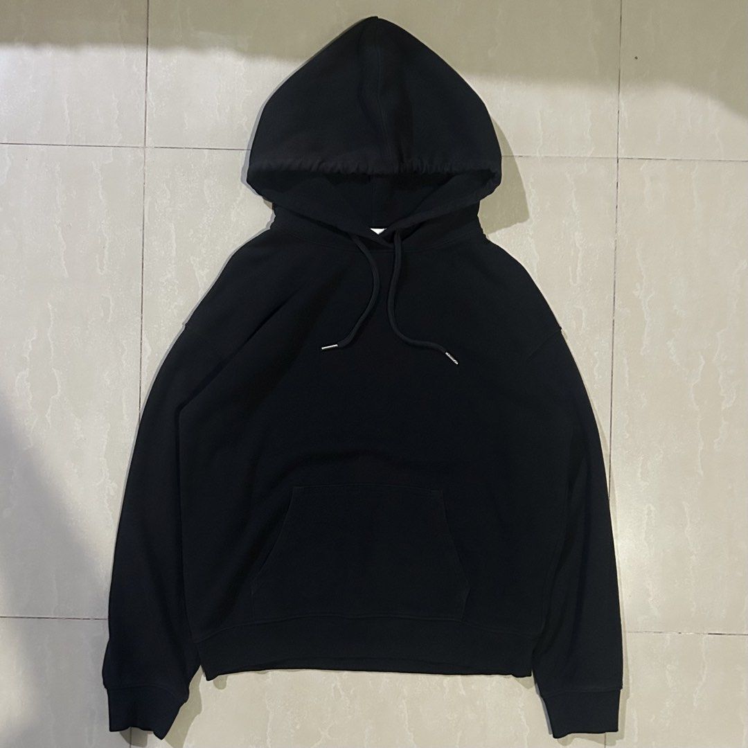 GU x Uniqlo Pullover Black Hoodie Size S (Category: Coats, Jackets and Outerwear) located in San Fernando. Submitted by thrift_lang_ni_kim (Listing ID 1470320603, Image 1). Description: ⬇️ DETAILS ⬇️ GU x Uniqlo Pullover Black Hoodie Size S DIMENSIONS (INCHES) Width:20 Length:22.5 Best fit: S to M (cropped fit) Color rate:8.5/10 Condition/Issue:Good condi Mine: ₱300 Minimum increment: ₱50 Already washed and ready to wear. 📌 Please check all phot