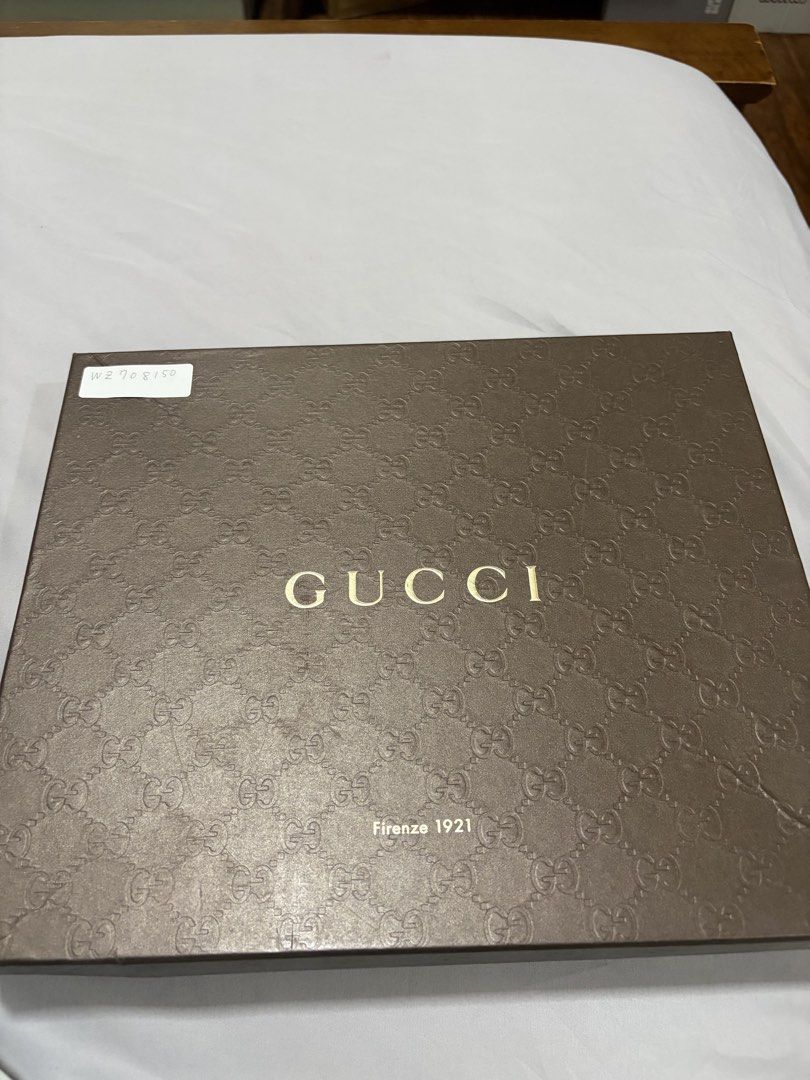 Gucci ipad case (Category: Luxury Accessories) located in Makati City. Submitted by rnathaliem (Listing ID 1470216429, Image 2). Description: Guccissima Black iPad Case featuring the signature green and red Web stripe tab closure ( 500 by Gucci limited edition collection).
