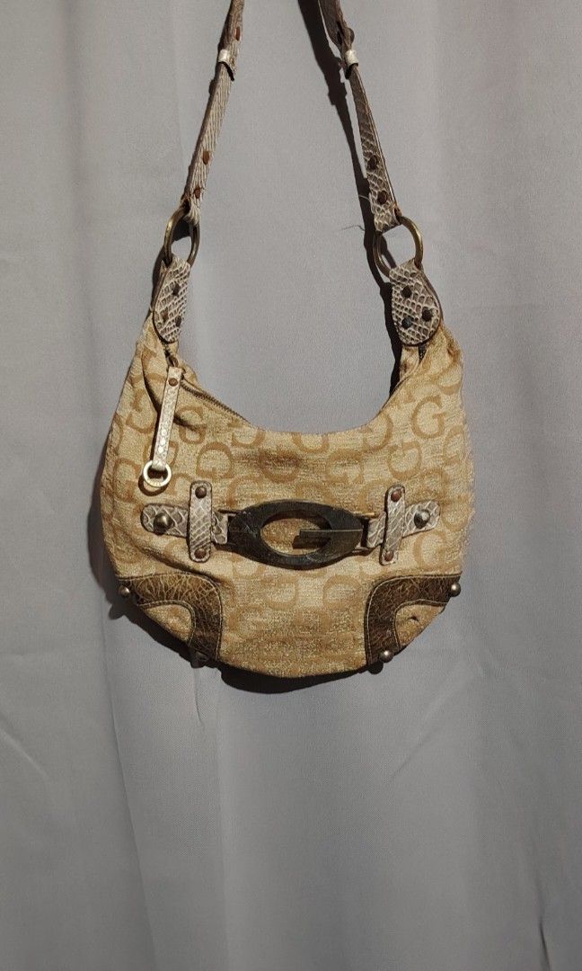 Guess big G (Category: Shoulder Bags) located in Cavite. Submitted by thrift_finds2000 (Listing ID 1470174808, Image 1). Description: .
