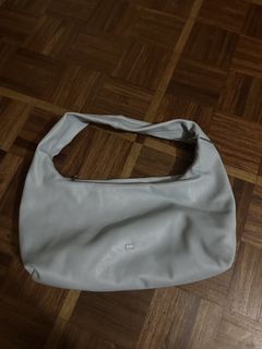(Category: ) located in . Submitted by fashiondeclutter11 (Listing ID 1470238623, Image 1). Description: .