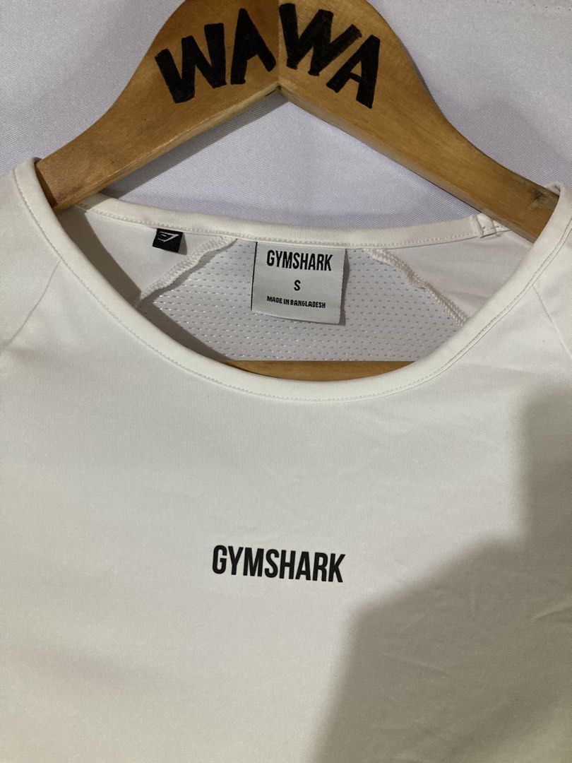 GYMSHARK CROP TOP LONGSLEEVE (Category: Activewear) located in Naga. Submitted by wwy3ips (Listing ID 1470348266, Image 3). Description: GYMSHARK LONGSLEEVES SMALL ON TAG 16.5 WIDTH 15 LENGTH EXCELLENT CONDITION NO ISSUE.