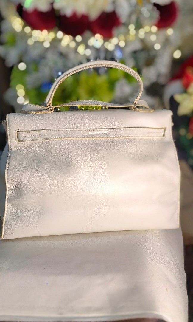 H3rmes Kelly flat 35 (Category: Shoulder Bags) located in Bacolod City. Submitted by darriebags88 (Listing ID 1470150406, Image 2). Description: genuine leather minimal issue rubber lining no color transfer no cracks.