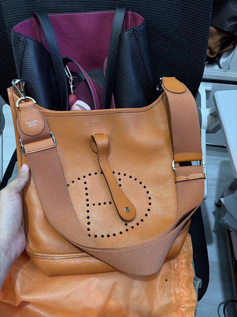 H* Orange Evelyn Bag (Category: Cross-body Bags) located in Batangas. Submitted by user.080131 (Listing ID 1470290859, Image 3). Description: .