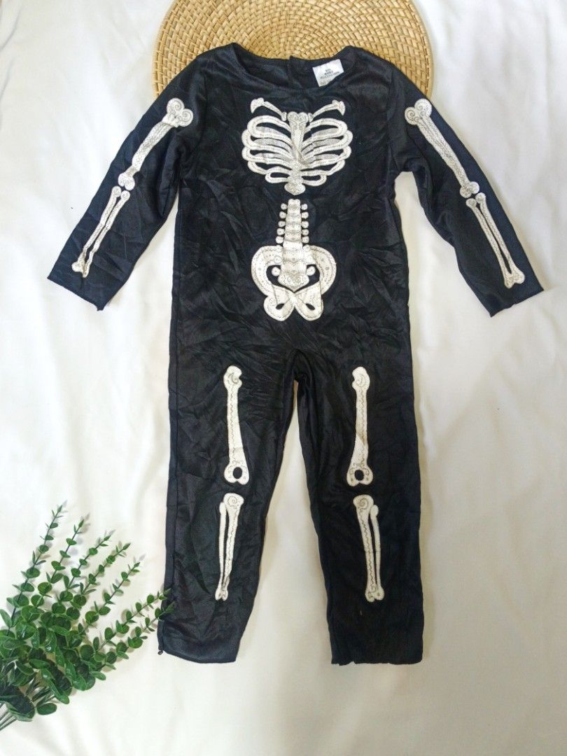 Halloween Skeleton Costume Unisex (Category: Babies & Kids Fashion) located in Bayombong. Submitted by lovethrifting.slay (Listing ID 1470176683, Image 2). Description: Title: Halloween Skeleton Costume Unisex Description: Romper Size: 2-3T Condition: Good as new Flaws: No issue Price: 300 Payment Method: Gcash Delivery Option: J&T (sf shoulder by buyer).