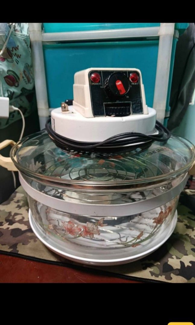 HALOGEN CONVECTION OVEN / TURBO BROILER (Category: Other Kitchen Appliances) located in Manila. Submitted by mjfinds.ph (Listing ID 1470343559, Image 1). Description: 🔥 FOR SALE: HALOGEN CONVECTION OVEN / TURBO BROILER 🔥 🍗 Cook delicious meals right at home! Looking for a handy kitchen appliance? This glass-bowl convection oven is great for roasting chicken, grilling meat, and preparing your favorite dishes. 🏡✨ ✅ Glass cooking bowl ✅ Adjustab