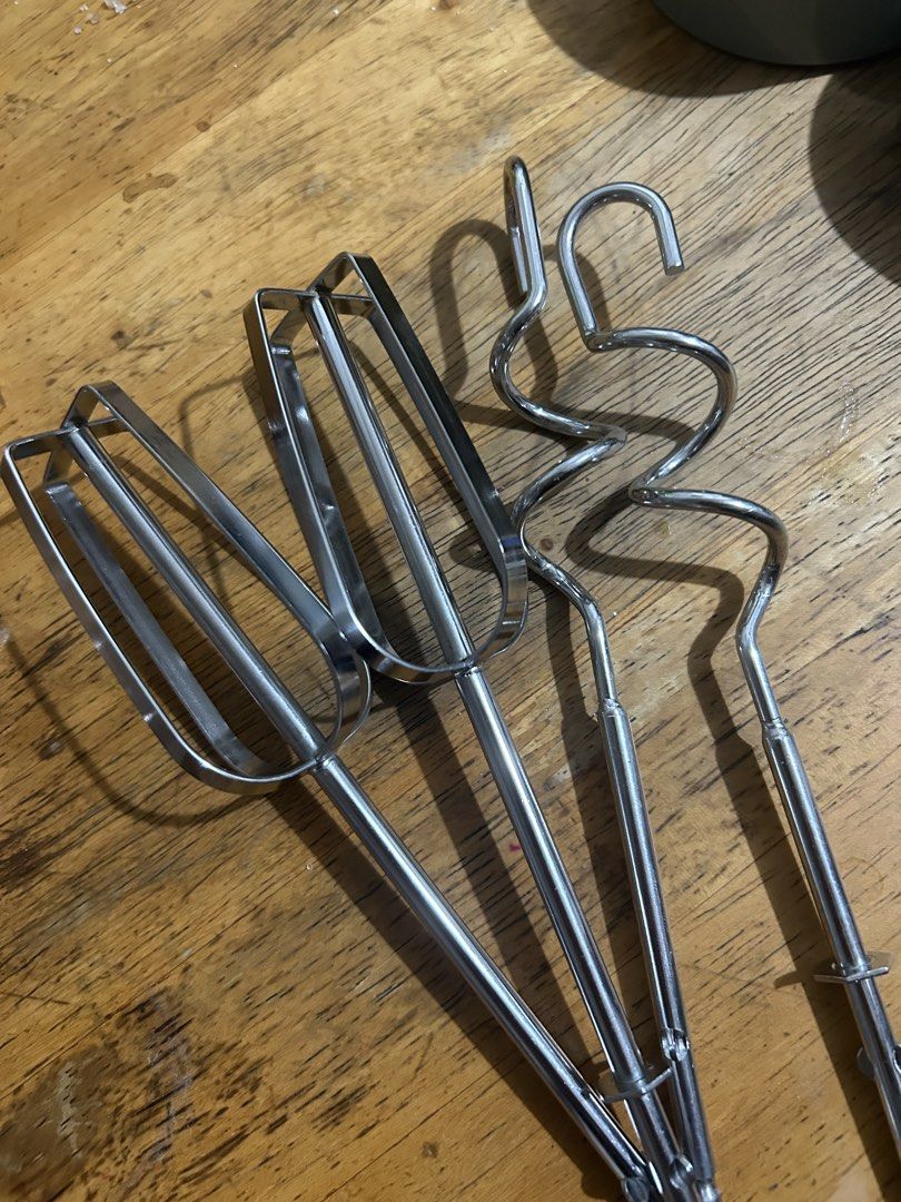 Hanabishi Hand Mixer with Beaters and Dough Hooks (Category: Hand & Stand Mixers) located in Paranaque City. Submitted by nougatbar (Listing ID 1470157171, Image 3). Description: - Brand: Hanabishi - Condition: Clean and works great - Settings: 5 speed levels plus Turbo button - Only used around 3x RFS: Don’t have time for baking - Inclusions: 2 beaters and 2 dough hooks MOD: Same Day Delivery PRICE IS LAST PRICE.