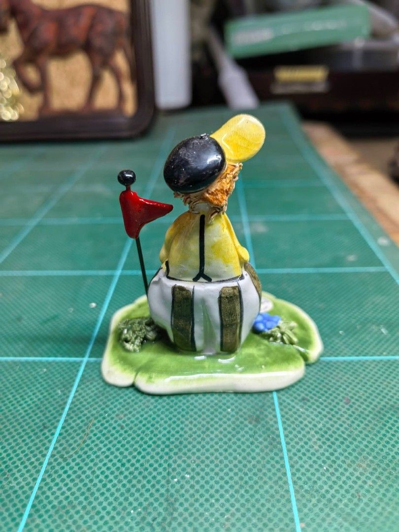 Hand-Painted Italian Ceramic Golfer Figurine (Category: Figurines & Statues) located in Cebu City. Submitted by dudes_villanueva (Listing ID 1470248298, Image 3). Description: Hand-Painted Italian Ceramic Golfer Figurine (Zanfi Arte Style) Excellent condition.