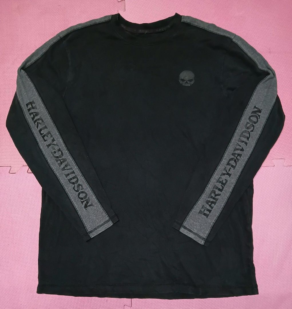 HARLEY DAVIDSON SWEATSHIRT (Category: Coats, Jackets and Outerwear) located in Manila. Submitted by 6ram9 (Listing ID 1470202071, Image 2). Description: Good Condition rubberized Print 23x28 dimes.