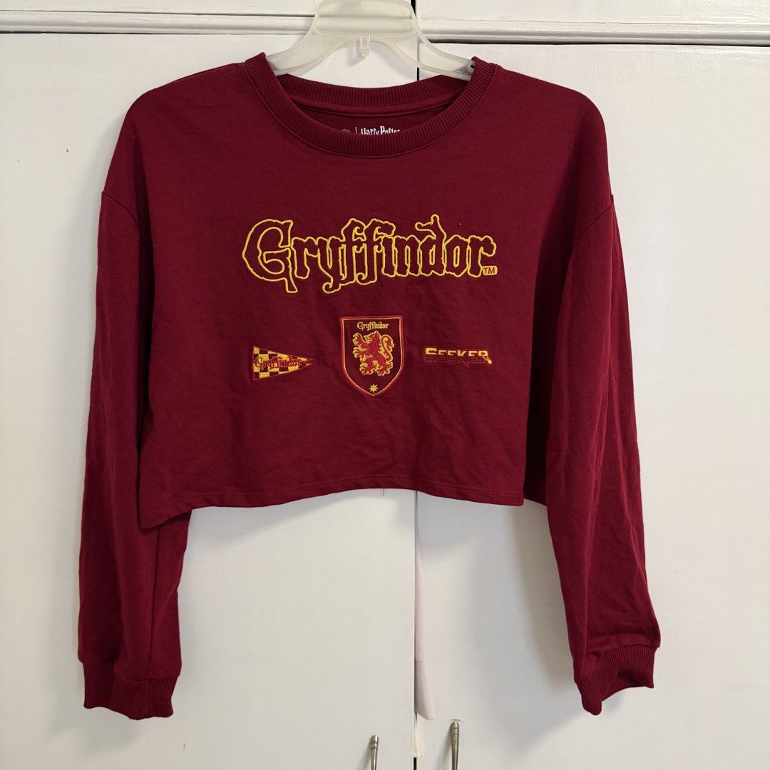 Harry Potter Gryffindor Crop Sweatshirt (Category: Coats, Jackets and Outerwear) located in Bulacan. Submitted by nicabanana_ (Listing ID 1470253912, Image 1). Description: ✅ worn only once 💯 authentic 💯 ✨all listings are personally owned✨ 🏷️all listings are in good condition unless stated otherwise🏷️ payment methods: 💳 GCash 💳 Maya 💳 BPI 💳 Unionbank 💳 MariBank/SeaBank shipping options: 📦 J&T Express 📦 Lalamove locations: 📍 Bulacan 📍