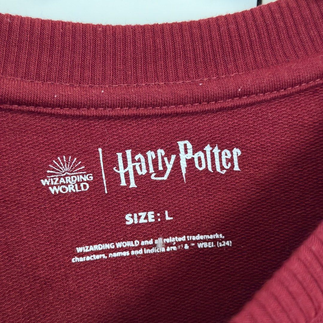Harry Potter Gryffindor Crop Sweatshirt (Category: Coats, Jackets and Outerwear) located in Bulacan. Submitted by nicabanana_ (Listing ID 1470253912, Image 2). Description: ✅ worn only once 💯 authentic 💯 ✨all listings are personally owned✨ 🏷️all listings are in good condition unless stated otherwise🏷️ payment methods: 💳 GCash 💳 Maya 💳 BPI 💳 Unionbank 💳 MariBank/SeaBank shipping options: 📦 J&T Express 📦 Lalamove locations: 📍 Bulacan 📍