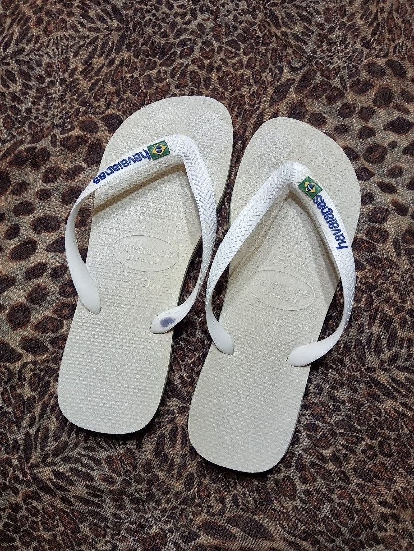 Havaianas Brasil (Category: Slippers & Slides) located in Manila. Submitted by mariacafra0420 (Listing ID 1470144290, Image 2). Description: Havaianas Brasil 📌 Size 10 US 43-44 Mens Very good condition Rfs. Di na nagagamit Mall price: ₱1,399 ₱950 only Add shipping fee Dm.