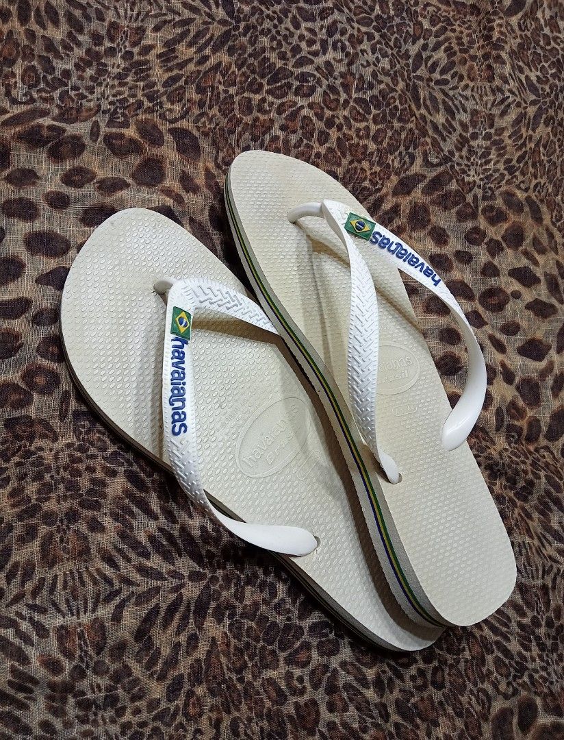 Havaianas Brasil (Category: Slippers & Slides) located in Manila. Submitted by mariacafra0420 (Listing ID 1470144290, Image 1). Description: Havaianas Brasil 📌 Size 10 US 43-44 Mens Very good condition Rfs. Di na nagagamit Mall price: ₱1,399 ₱950 only Add shipping fee Dm.