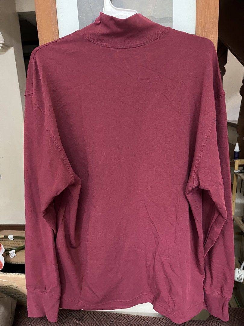 Heattech long sleeves uniqlo (Category: Tshirts & Polo Shirts ) located in Bacoor. Submitted by ayit. (Listing ID 1470163700, Image 2). Description: Orig personal japan once used - Brand: Uniqlo - Item: Heattech Long Sleeve Mock Neck - Size: XL - Color: Maroon / Dusty Rose - Features: Long sleeves, mock neck collar, soft and warm fabric - Ideal for: Layering, cold weather, or casual daily wear.