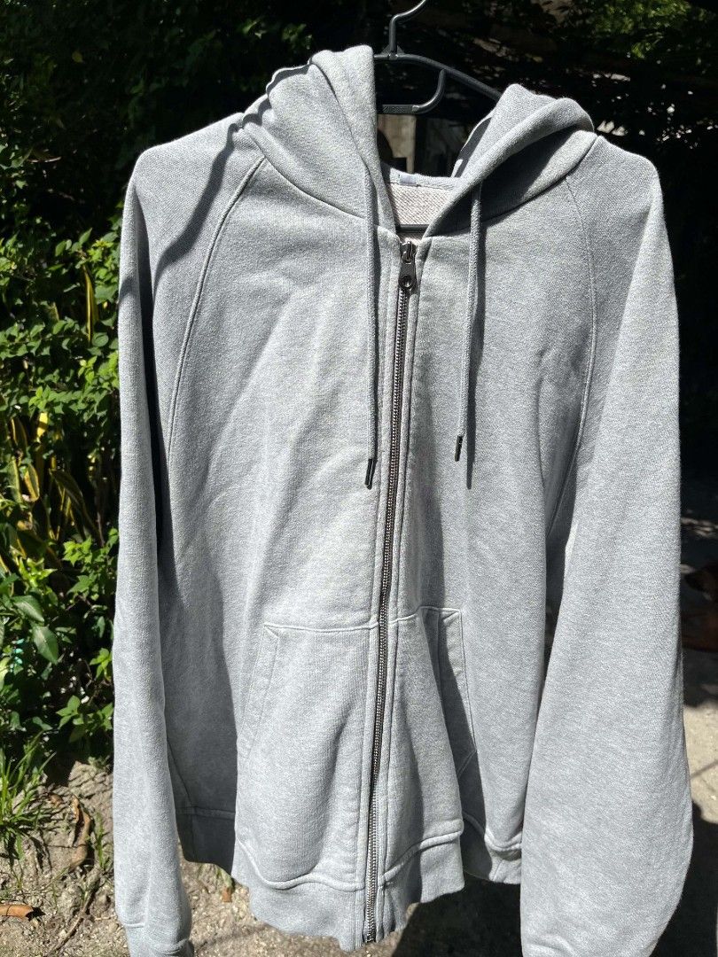 Heavyweight Gray Full-Zip Hoodie With Back Bottom Patch (Category: Hoodies) located in Dinalupihan. Submitted by ronthrifthings (Listing ID 1470143441, Image 2). Description: Premium Heavyweight Gray Full-Zip Hoodie Features: -SIZE: 23W-27L - Color: Classic Heather Gray - Fabric: Ultra-thick, heavy-cloth cotton blend. Feels sturdy, structured, and very warm. - Design: Clean minimalist front with split kangaroo pockets, raglan sleeve stitching, an
