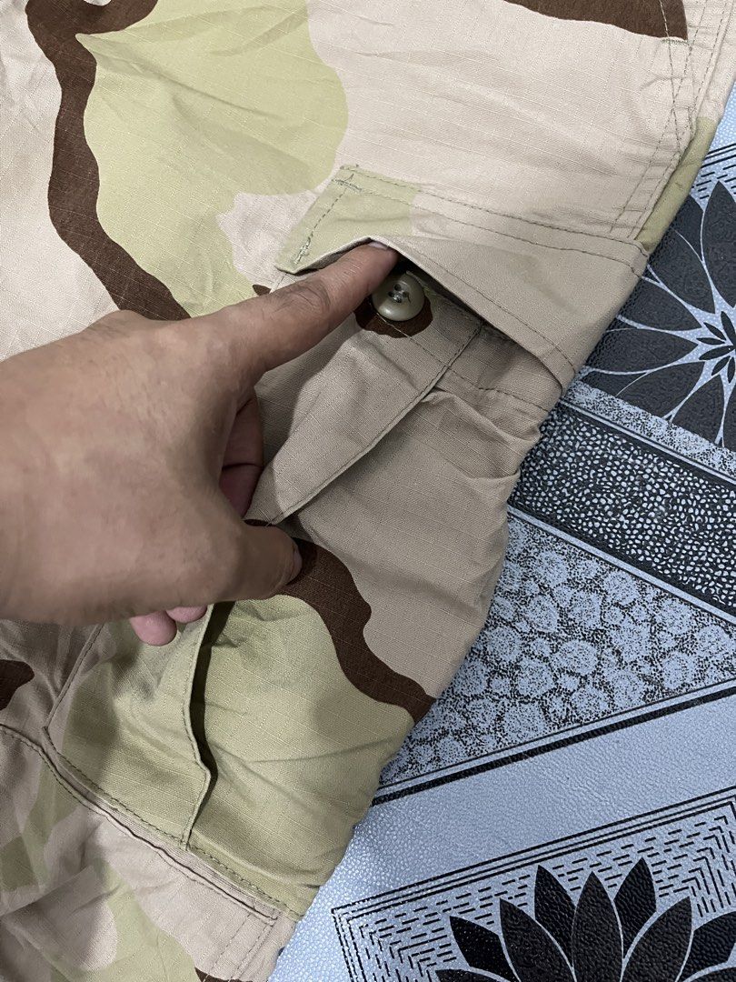 Helikon-Tex BDU Desert Camo Pants (Category: Trousers) located in Quezon City. Submitted by flip_da_cash (Listing ID 1470155725, Image 3). Description: - Brand: Helikon-Tex Waist: 30 Length: 40 Hem: 11 - Style: BDU tactical pants in desert camouflage - Material: 100% cotton with durable ripstop weave - Features: Button fly, adjustable waist tabs, reinforced seat and knees - Pockets: Multiple cargo pockets and button-flap back pockets - Hem: Adjus
