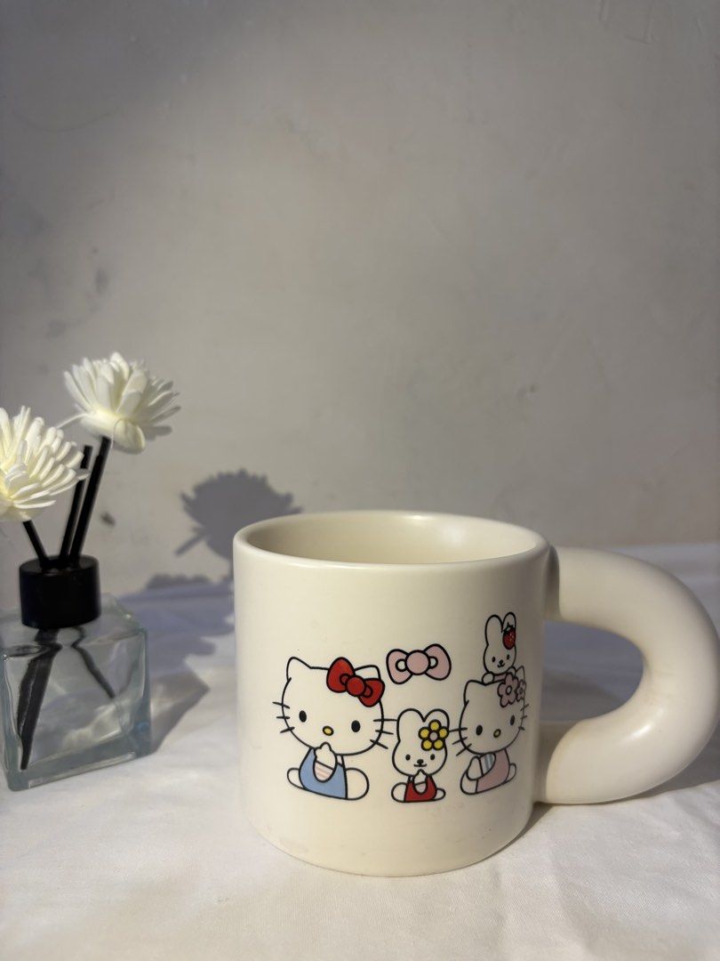 hello kitty mugs (Category: Other Kitchenware & Tableware) located in Mexico. Submitted by aicayukiee (Listing ID 1470200889, Image 1). Description: 250 for 2pcs.