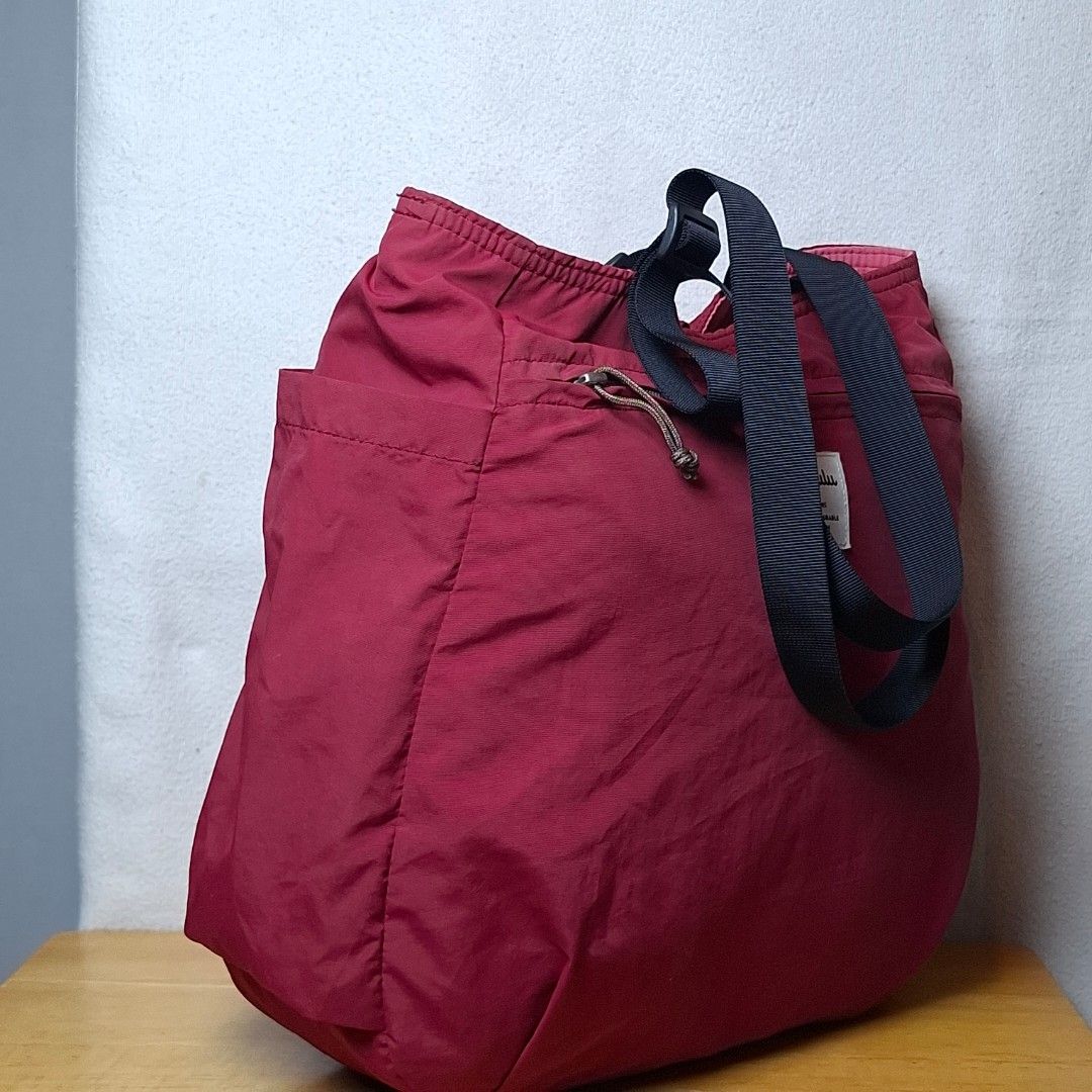 Hellolulu Jonna Reversible Versatile Tote Bag (Category: Tote Bags) located in Baguio. Submitted by kathuu27 (Listing ID 1470215837, Image 3). Description: Hellolulu Jonna Double Sided Versatile Tote Bag 15L 34 x 12 x 36cm Needs wash Not Faded Sign of usage Baguio City Based (open for dropping/meet-up) Outside Baguio - Payment First Shipping +SF Courier: Jnt.