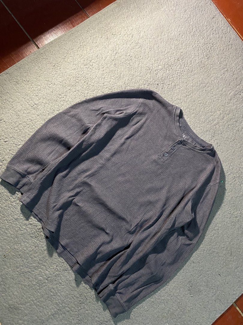 HENLEY GEORGE (Category: Coats, Jackets and Outerwear) located in Tandag. Submitted by vncntmrcllns (Listing ID 1470225381, Image 2). Description: HENLEY GEORGE (fav) Width: 22 Length: 27 -Excellent Condition -Already wash -Color rate 10/10 All details are visible in the picture Please check each photo.