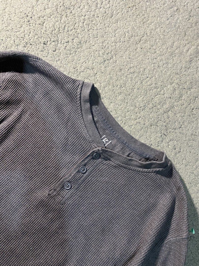 HENLEY GEORGE (Category: Coats, Jackets and Outerwear) located in Tandag. Submitted by vncntmrcllns (Listing ID 1470225381, Image 3). Description: HENLEY GEORGE (fav) Width: 22 Length: 27 -Excellent Condition -Already wash -Color rate 10/10 All details are visible in the picture Please check each photo.