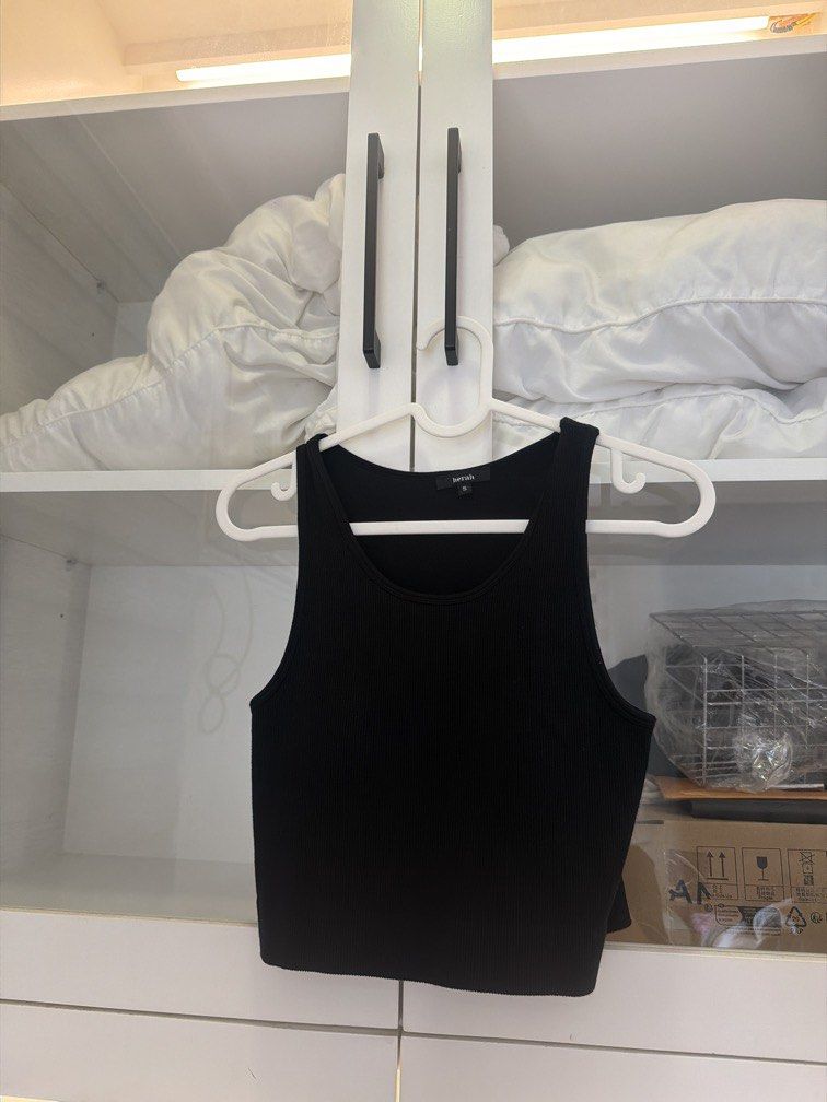 Herah tank top (Category: Sleeveless) located in Quezon City. Submitted by destashingmycloset (Listing ID 1470163436, Image 1). Description: .
