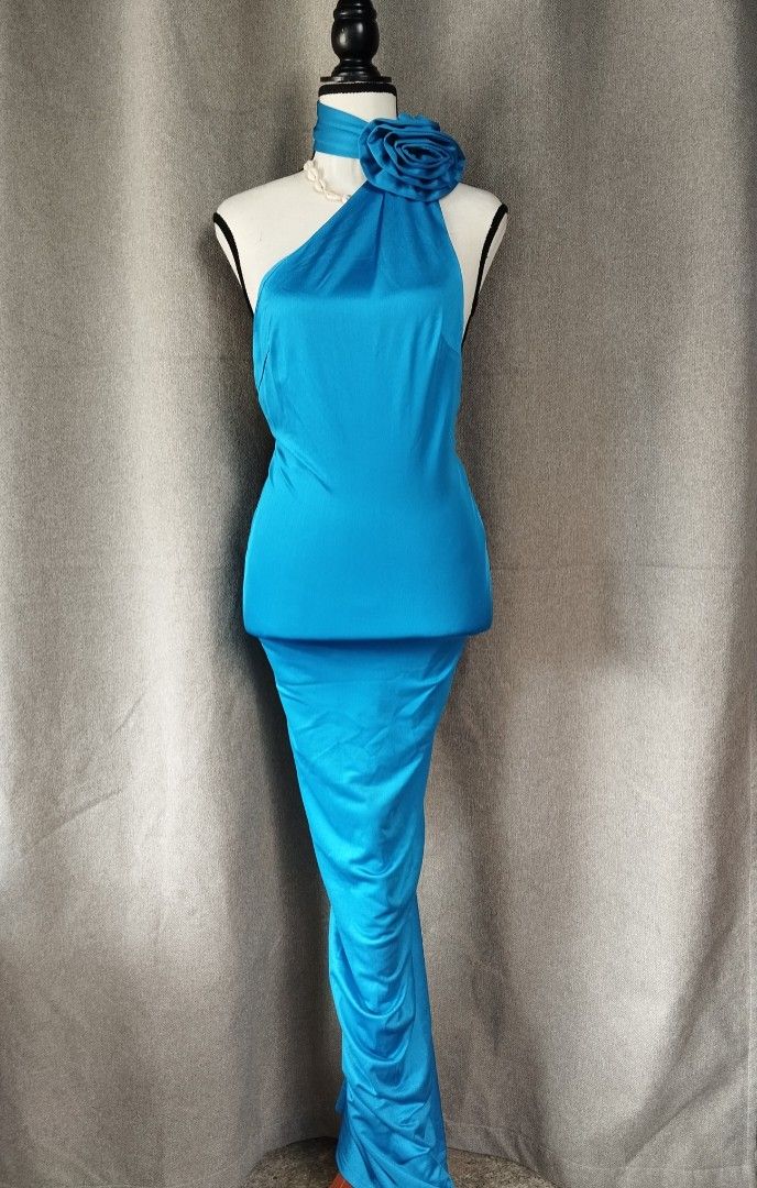 HERE COMES THE SUN blue maxi dress (Category: Dresses) located in Alicia. Submitted by glambercena (Listing ID 1470199927, Image 2). Description: size: XS-small, stretchable.