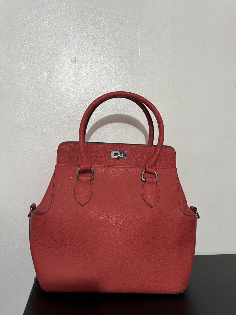 Hermes Toolbox (Category: Luxury Bags & Wallets) located in Tacloban City. Submitted by classy_luxury (Listing ID 1470183320, Image 1). Description: Hermes toolbox Riri zip Excellent condition .