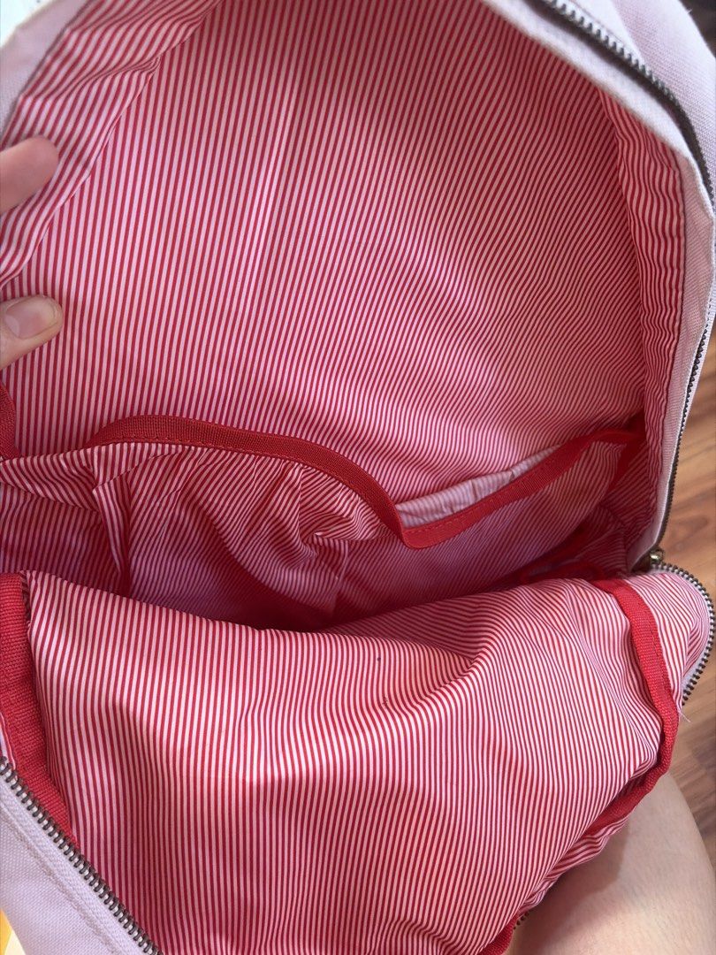 Herschel backpack (Category: Backpacks) located in Santa Rosa. Submitted by alenatrader2 (Listing ID 1470174451, Image 2). Description: .