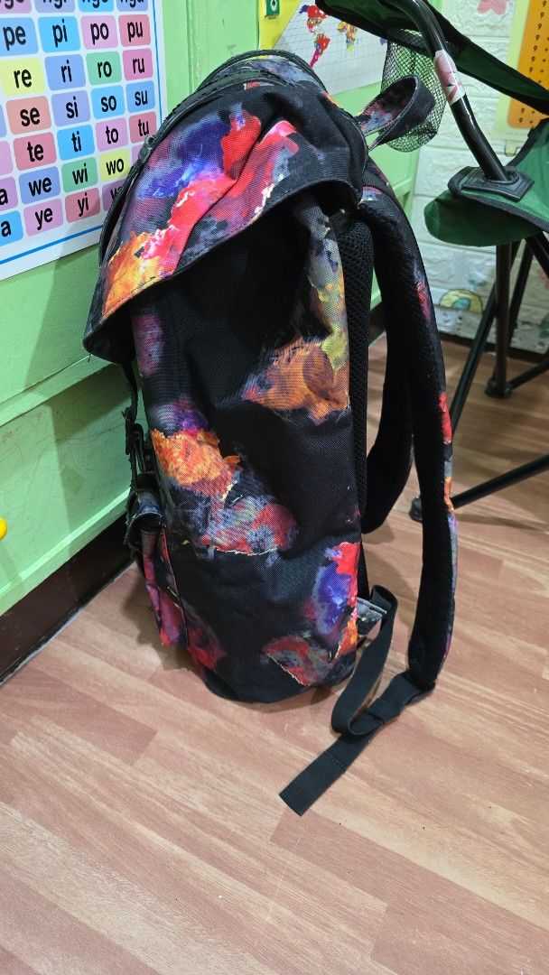 Herschel Bag (Category: Looking For) located in Quezon City. Submitted by ggesteban0917 (Listing ID 1470194195, Image 3). Description: Herschel Backpack Original Preloved Price: ₱1200 Location Pasig City Can do meetup or lalamove. PM if interested. Available while posted. 🚴‍♂️🔥.