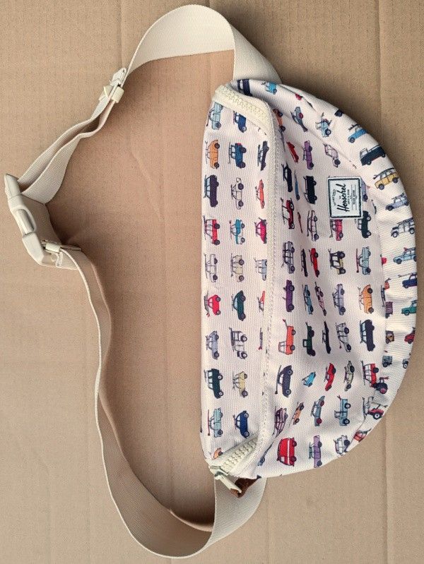 Herschel x RAD Hip Pack (Category: Belt bags, Clutches and Pouches) located in Bacoor. Submitted by nineties_kid (Listing ID 1470274236, Image 3). Description: Herschel x RAD Hip Pack Color: Cream _________________________ -Modes Of Delivery: J&T/Lalamove/ LBC (Cash on Pick-up/COD) -Meet-up (Bacoor Cavite Area/Mandaluyong-Shaw,Hulo,Makati Ave) -Modes Of Payment: GCASH NO LAST MINUTE CANCELLATION AND JOY RESERVER WILL BE REPORTED!!.