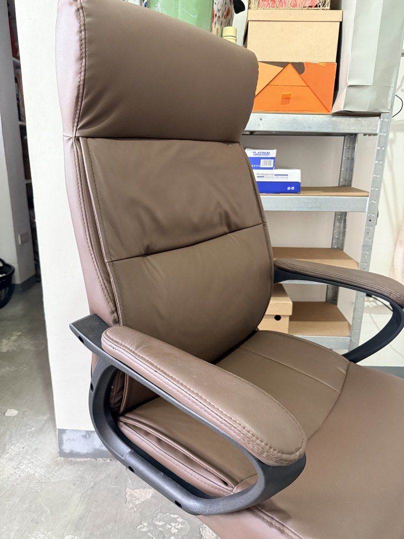 High Back Brown Leather Executive Office Chair (Category: Office Furniture & Fixtures) located in Rizal. Submitted by danielledayestrada (Listing ID 1470145936, Image 2). Description: - High Back executive office chair - High backrest and padded armrests for all-day comfort - Height adjustable mechanism with smooth rolling casters on a black five-star base - Ideal for long hours at a desk or gaming setup - Php 4000.