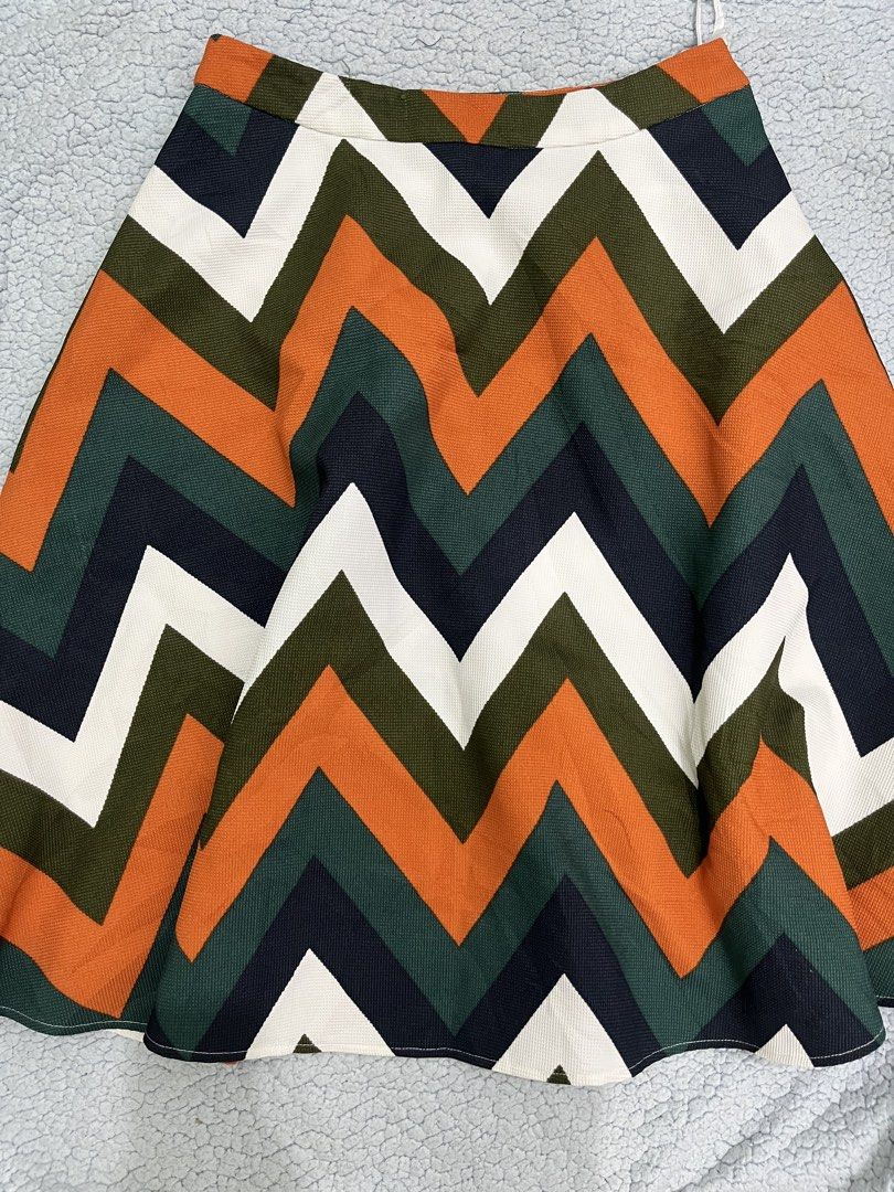 High waisted geometric skirt (Category: Skirts) located in Manila. Submitted by leola_ (Listing ID 1470248761, Image 1). Description: .